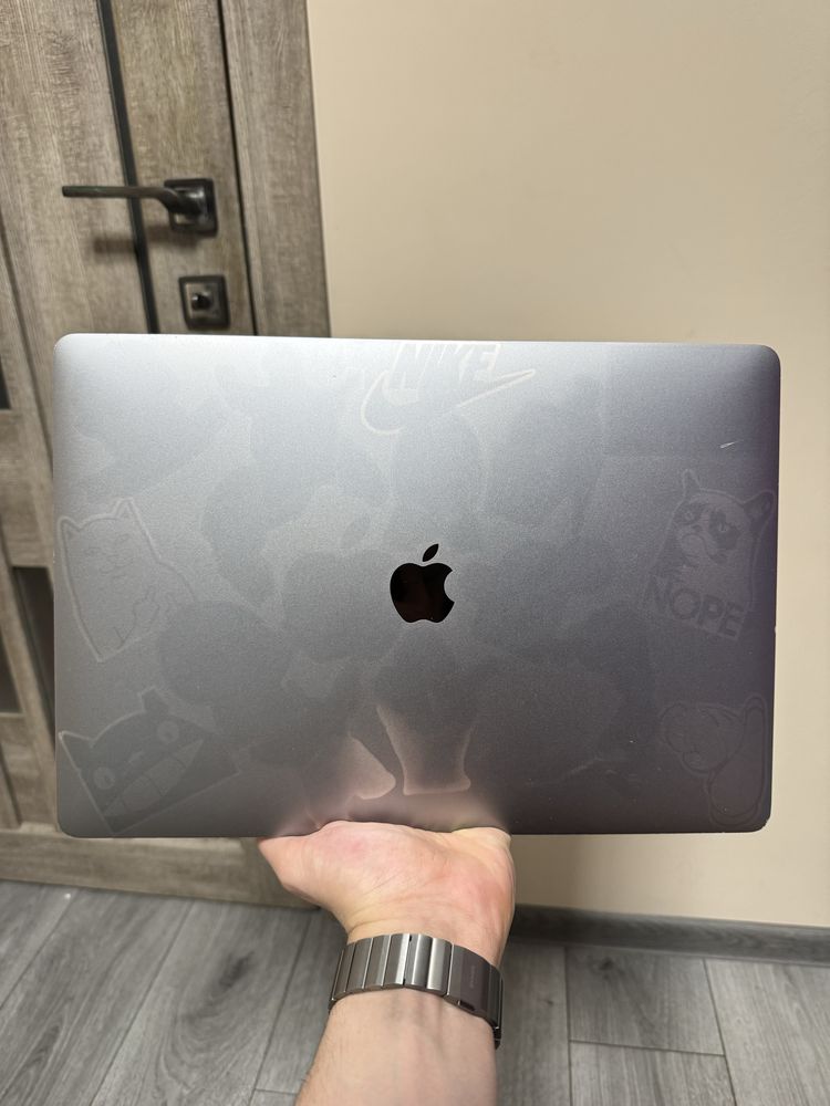 Macbook pro 15 2018 core i9 32/1tb amd pro vega 20 4gb