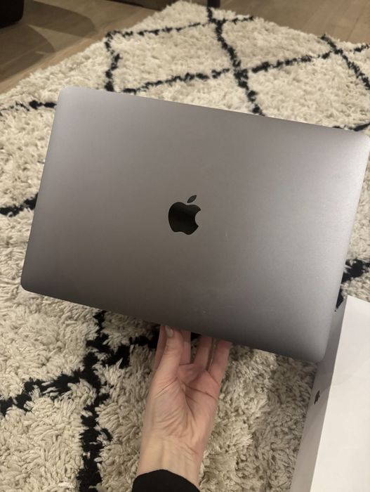 MacBook Air 8/128 Gb i5 13 cali,jak nowy.Polecam