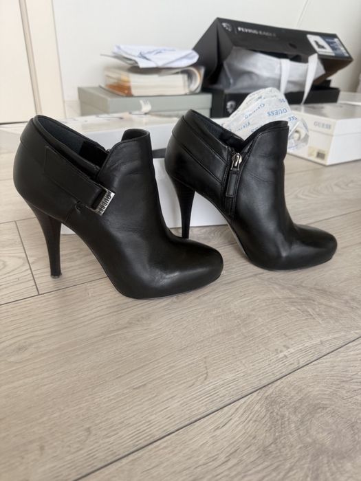 Ботильони Guess