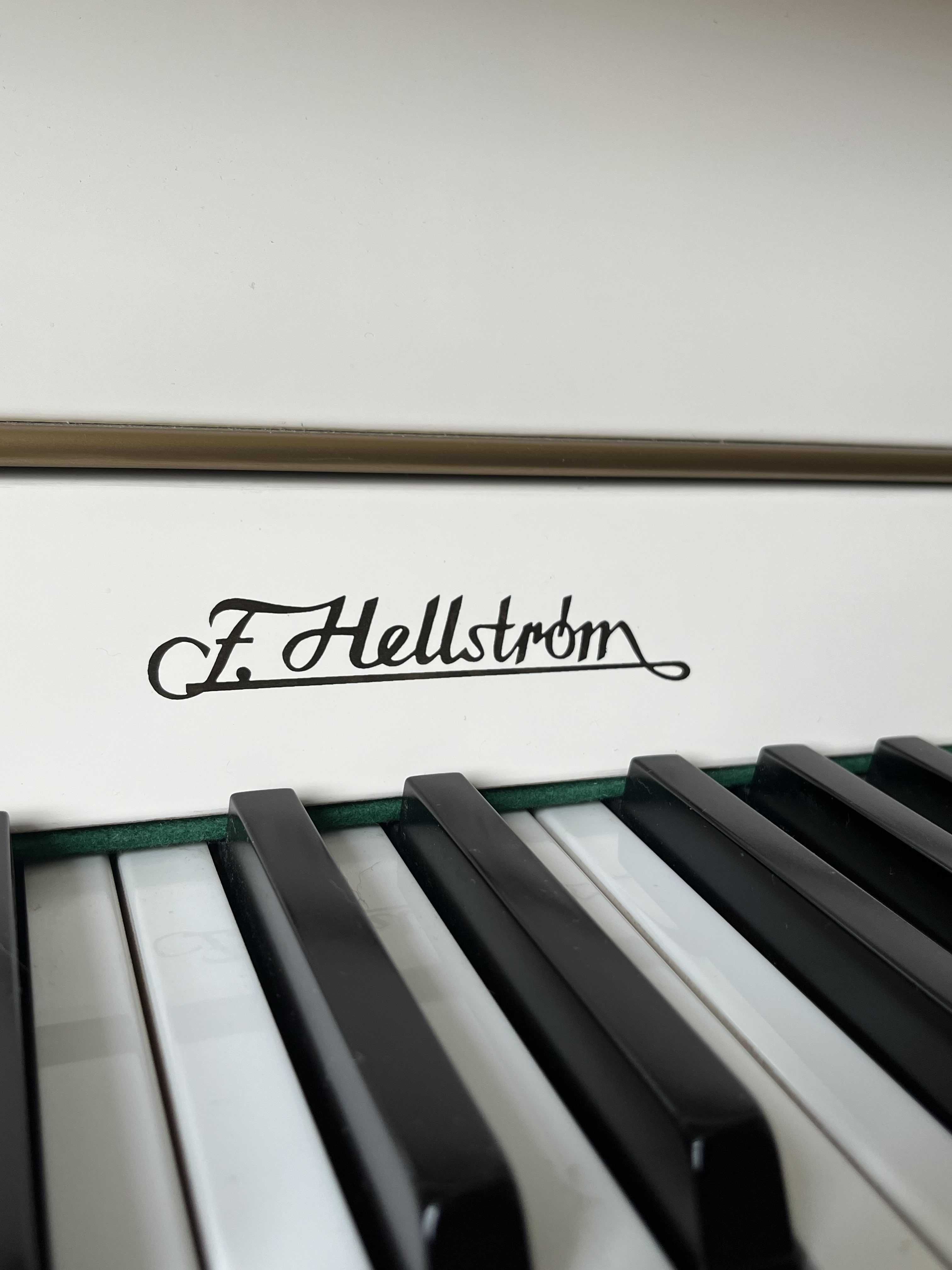 Pianino Hellstrøm Flygel + Ława