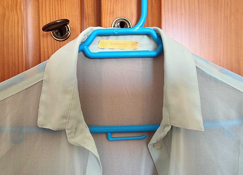 Camisa verde menta com transparência Bershka, tamanho XS