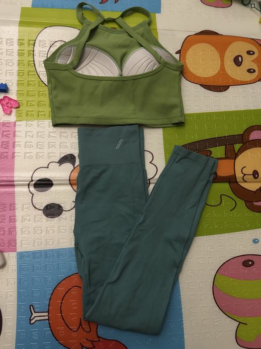 Лосини/шорти/комбінезон - спортивні( пуш ап) S-M.