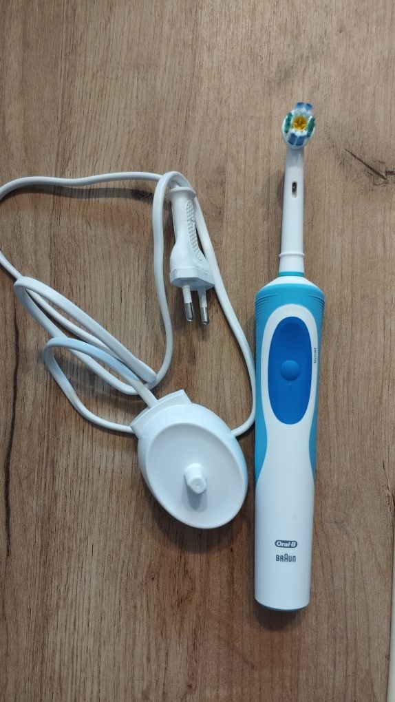 Szczoteczka elektryczna Oral-B, niebieska