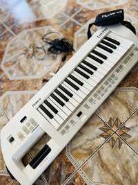 Roland Lucina Synthesizer AX-09