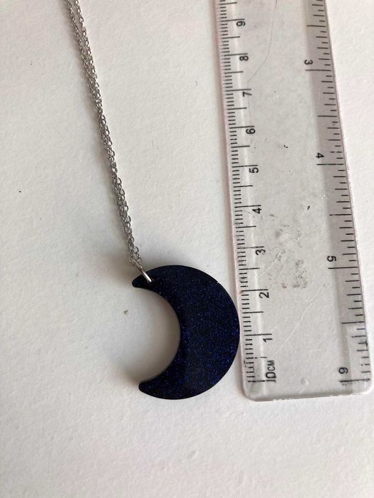naszyjnik księżyc granatowy niebieski opal