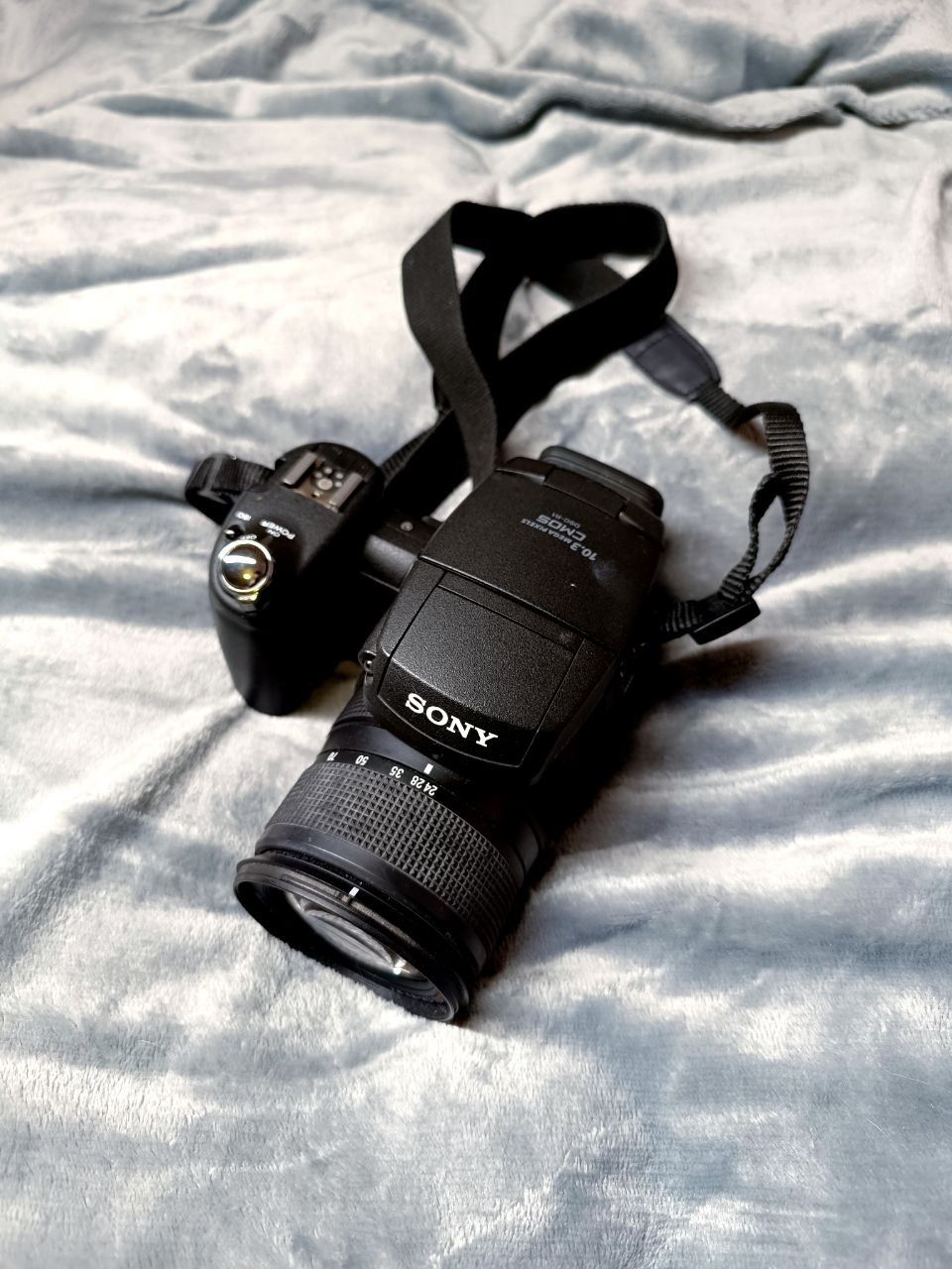 Sony DSC-R1 Carl Zeiss APS-C