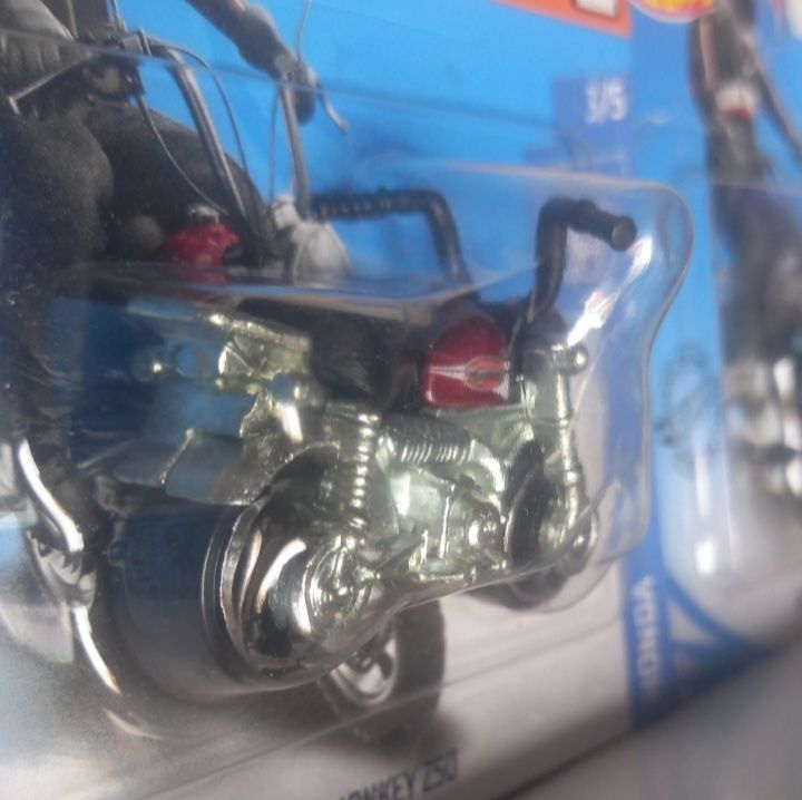 Conjunto 2 - honda monkey z50 hot wheels