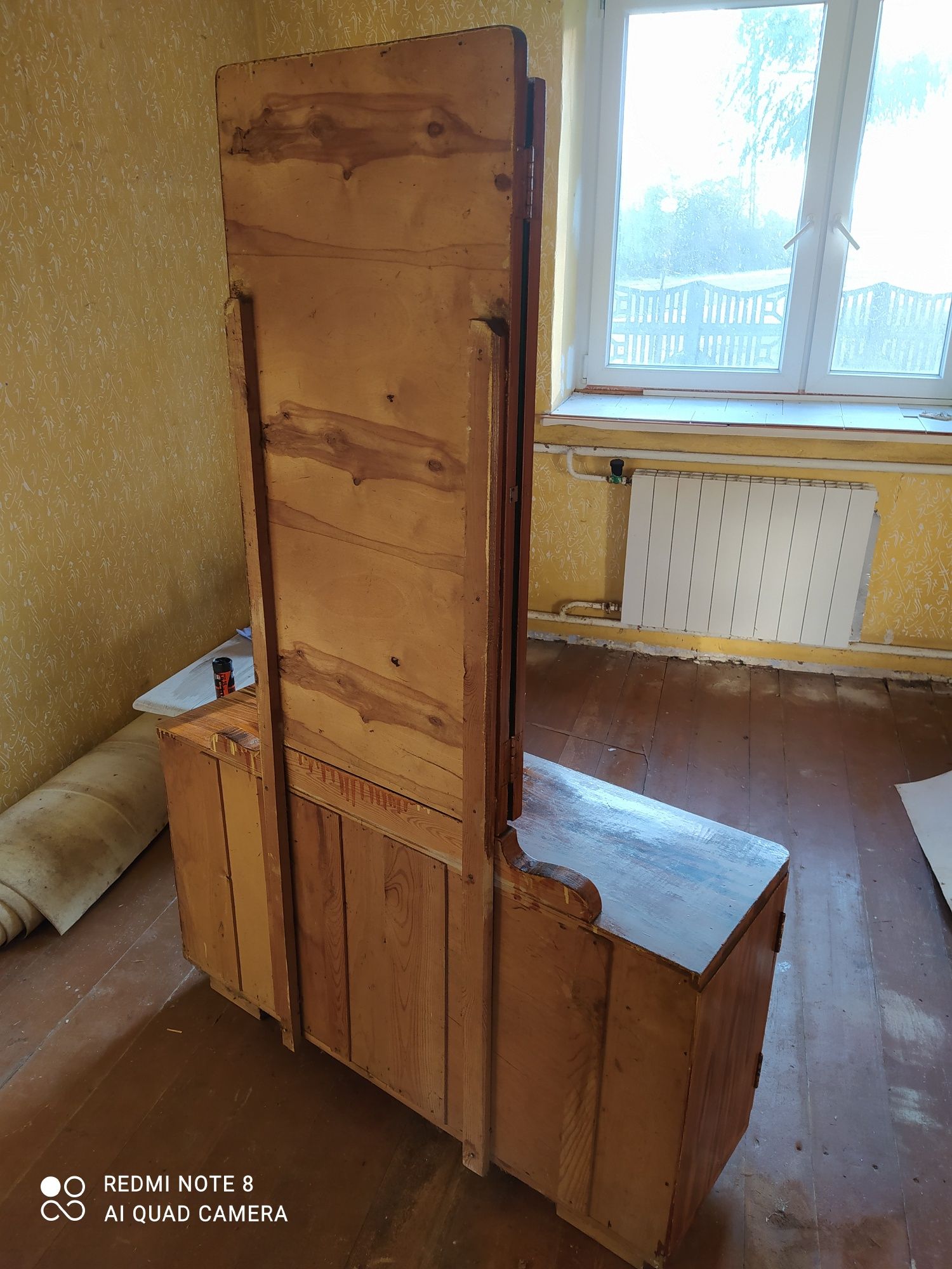 Stary mebel toaletka