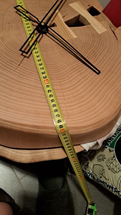 Zegar drewniany z plastra drewna