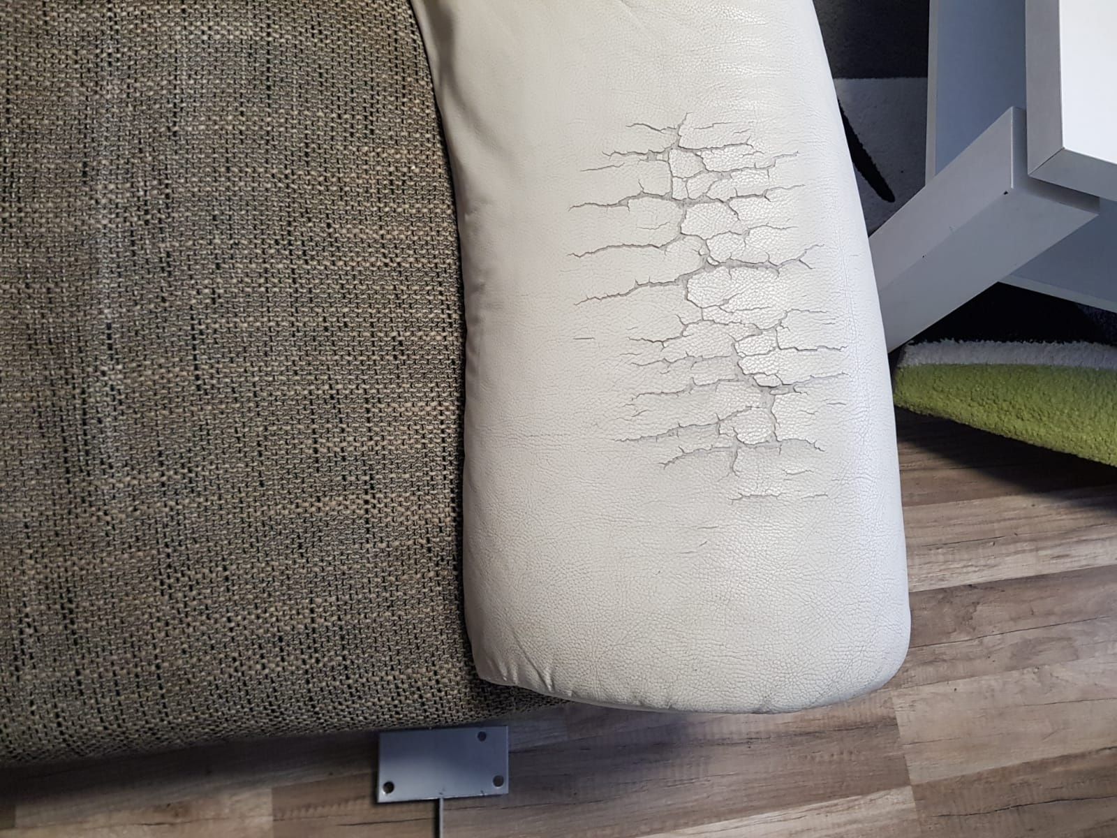 Sofa duża, mała oraz fotel.