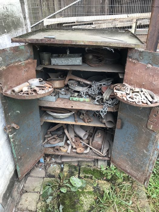 Стіл шафа металевий в гараж чи майстерню для інструментів