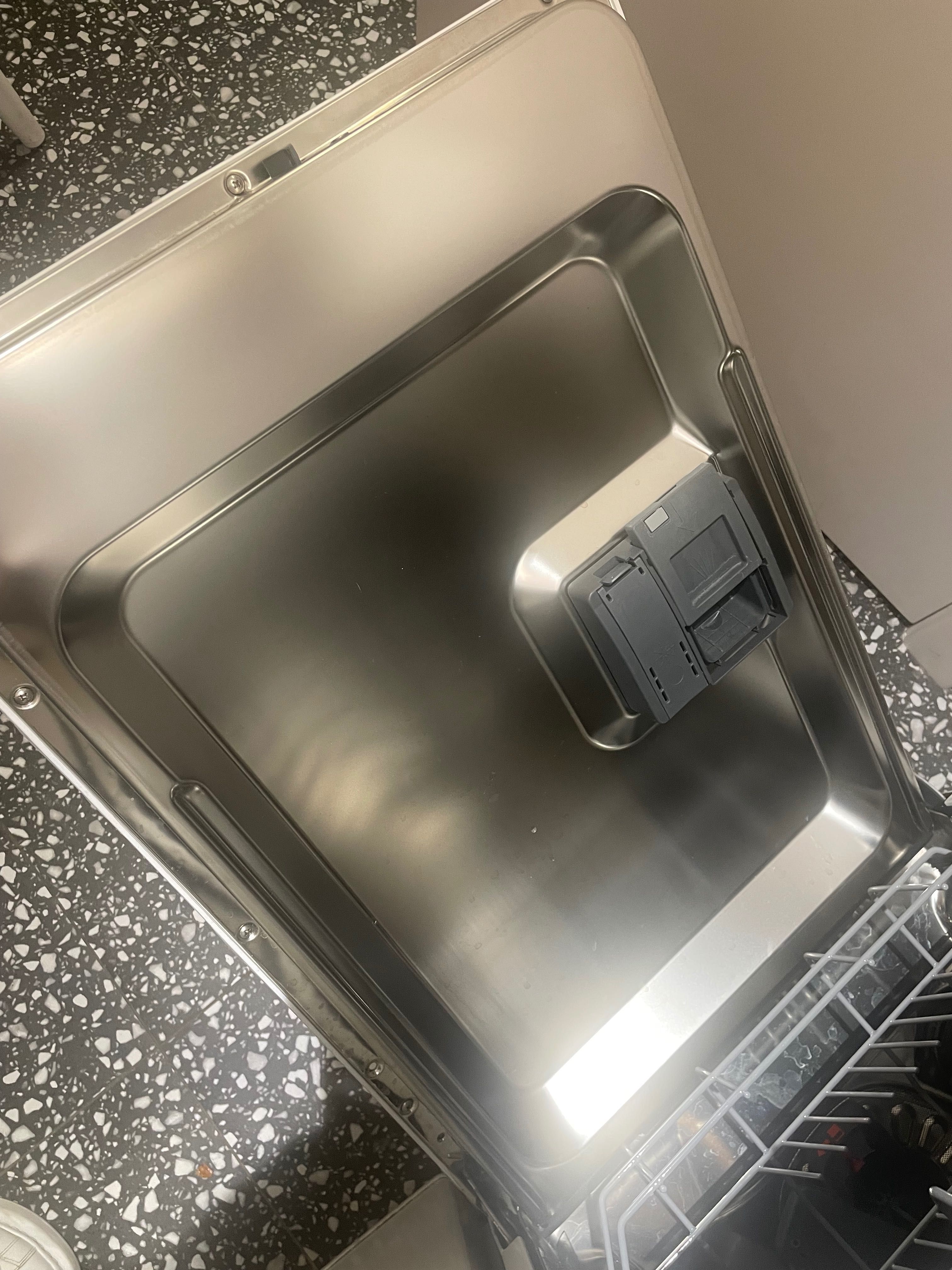 Продаж нової посудомийної машини ELECTROLUX