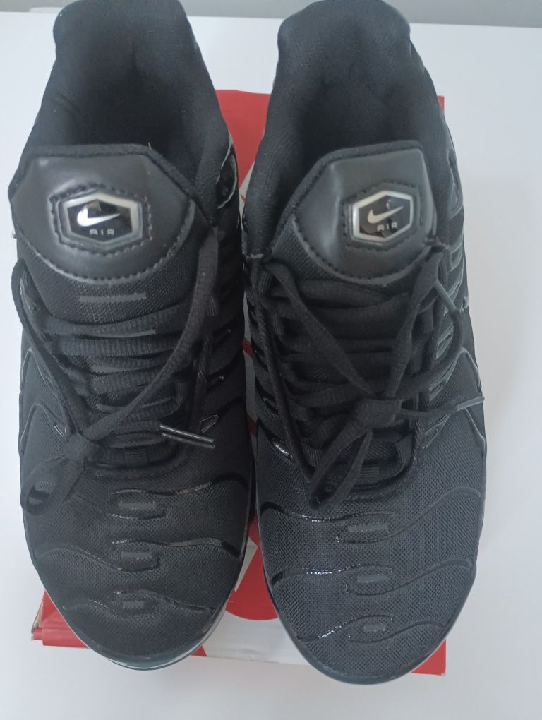 Sapatilhas Nike Air Max Plus TN.  

- Modelo: Air Ma