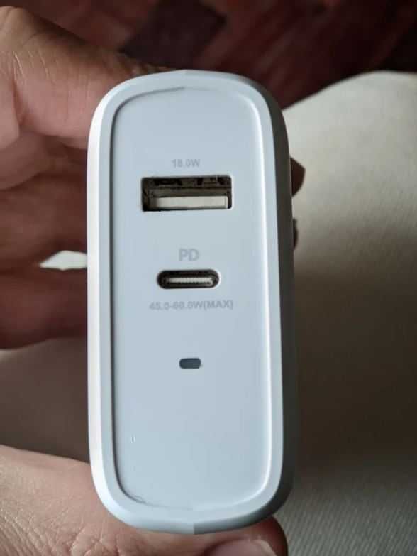 Carregador USB AmazonBasics (63w - power delivery)