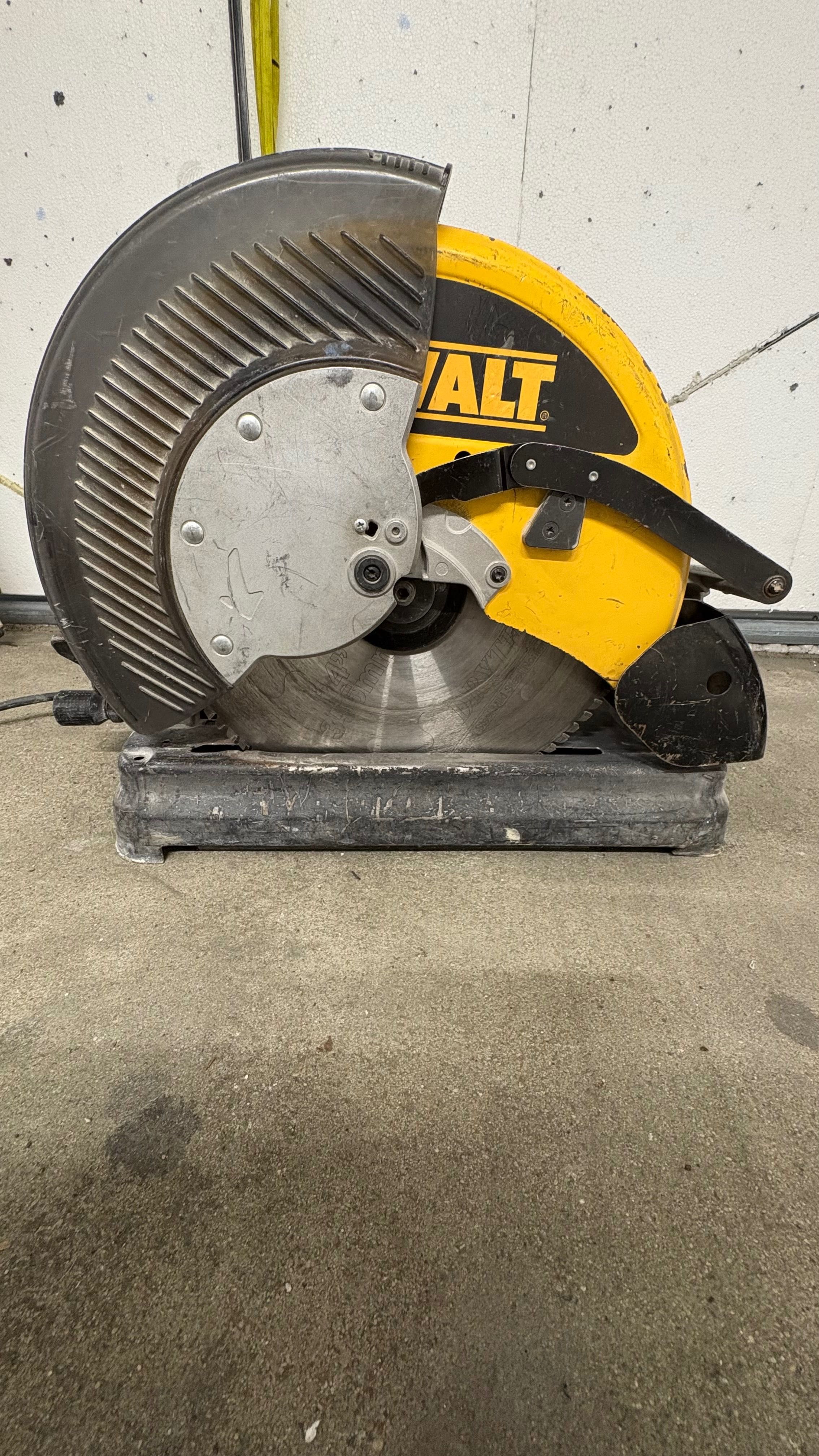 Piła DeWalt DW872