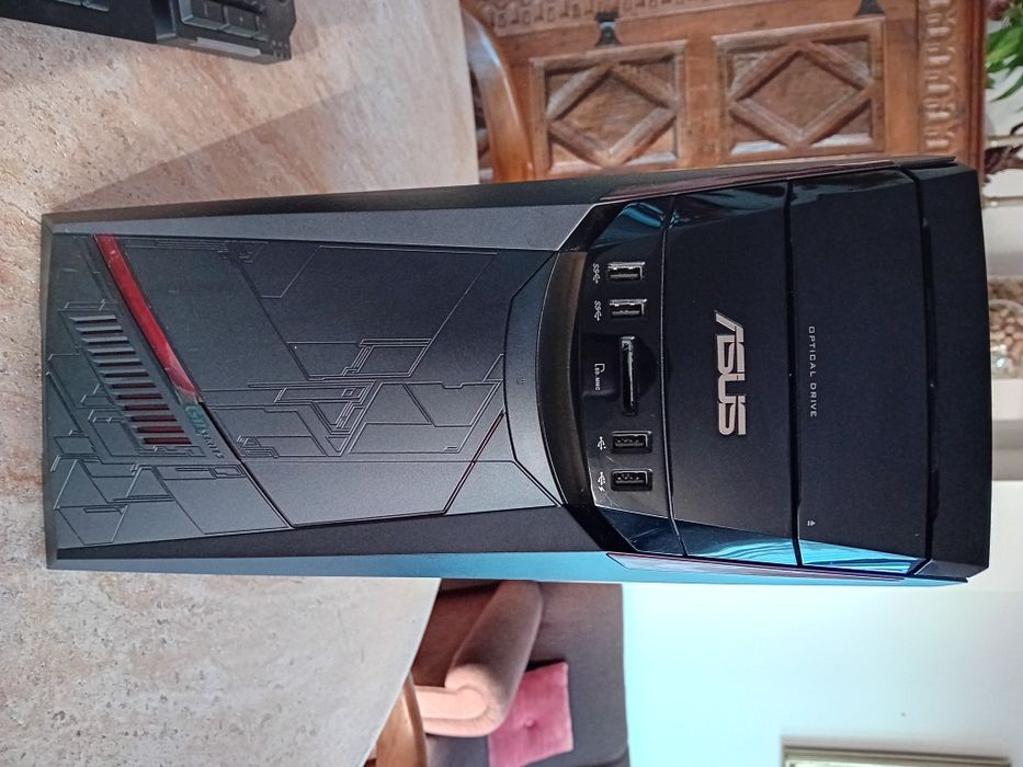 Asus G11CD, 2 teclados, 1 rato Razer