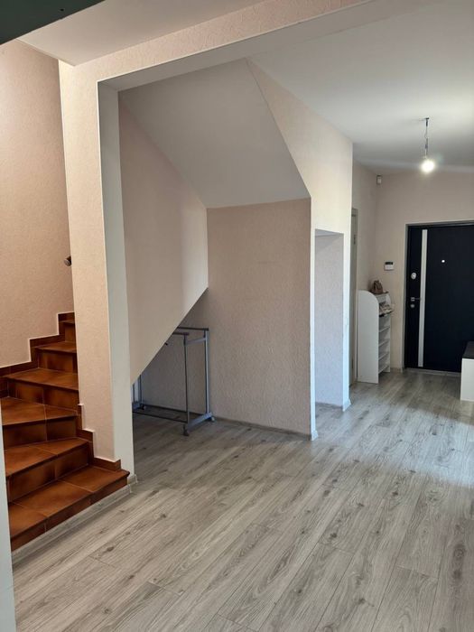 Продам будинок-дуплекс 2 поверховий Святопетрівське.