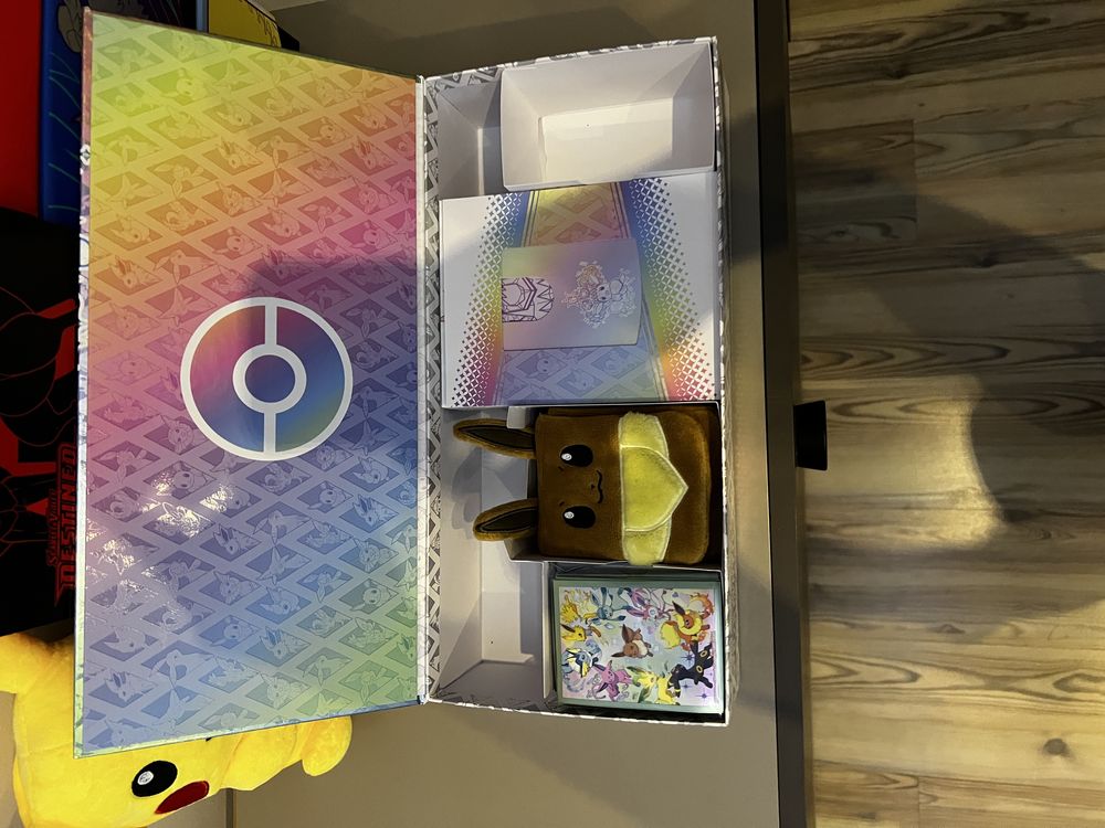 Pokemon Prismatic Evolutions Super Premium Collection