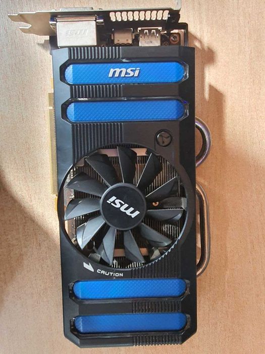 Видеокартф MSI GTX660 Ti 2 Gb 256 bitработает без драйверов. кулер ok.