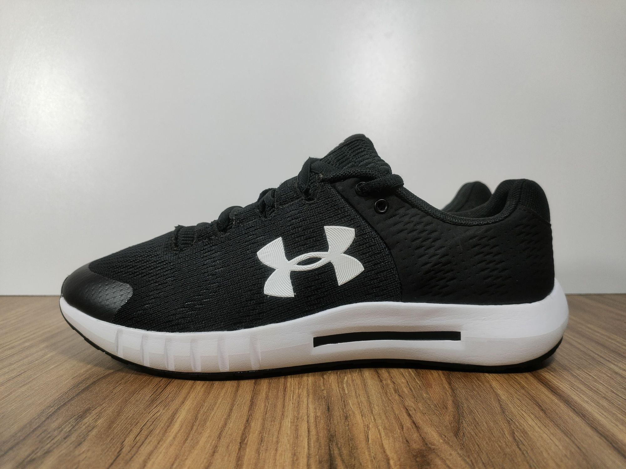 Buty Under Armour sneakersy damskie sportowe gym r. 40 26cm