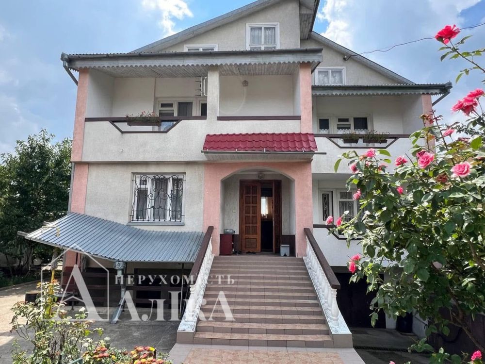 Продам добротний будинок