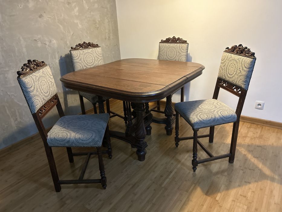 Zestaw jadalniany- stół plus 4  krzesła w stylu klasycznym / vintage