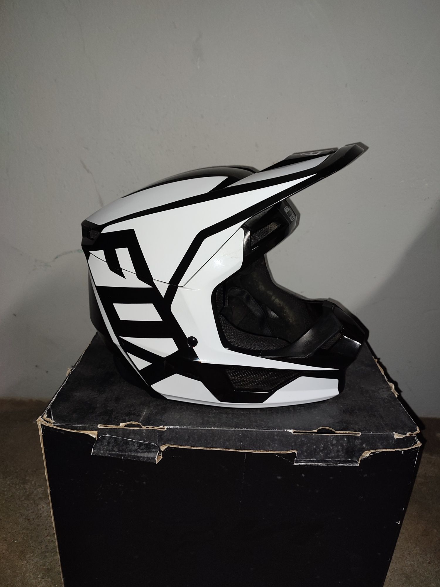 Capacete Fox V1 (Tamanho M)