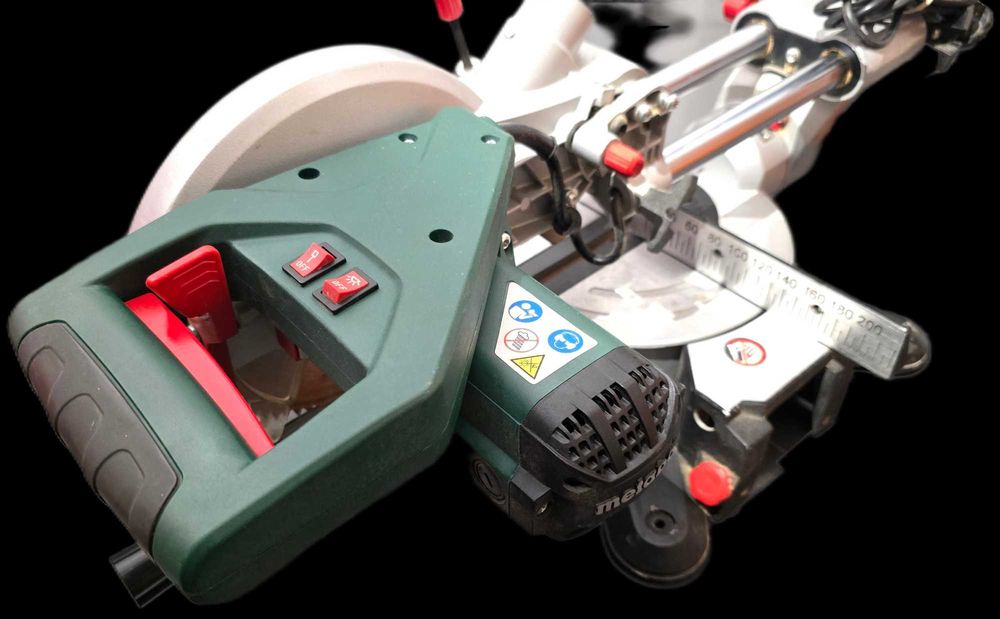 Ukośnica Piła Ukośna Metabo KGS 216 M