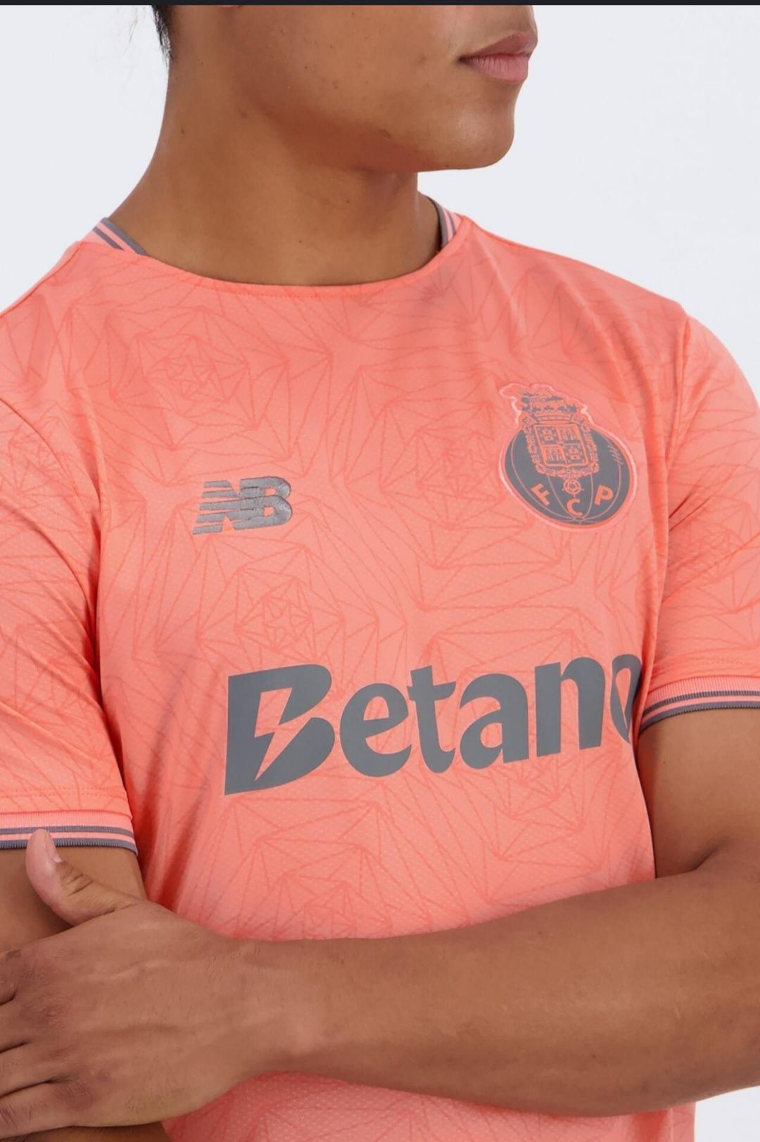 Camisola FC Porto 
Pode pedir mais fotos por mensagem!
Temos vários Ta