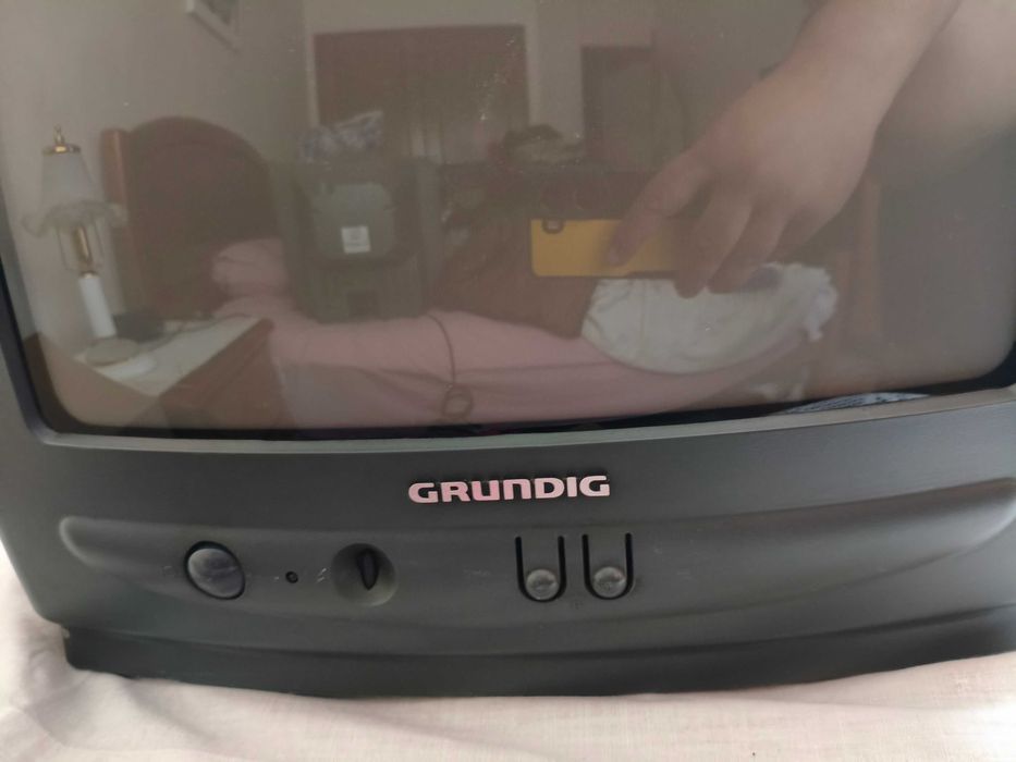 Tv com comando incluido