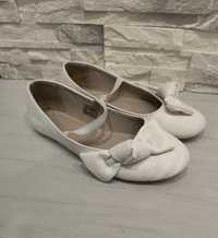 Białe balerinki dla dziewczynki Reserved r. 34