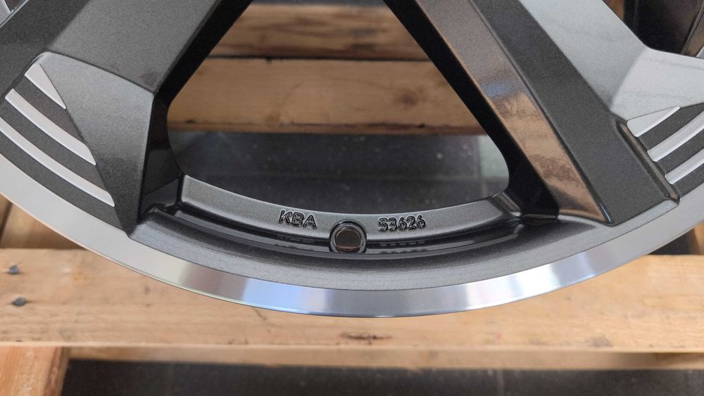 Felgi aluminiowe Audi Vw Skoda Mercedes Seat 18" 5x112 Et30 (OL633F)