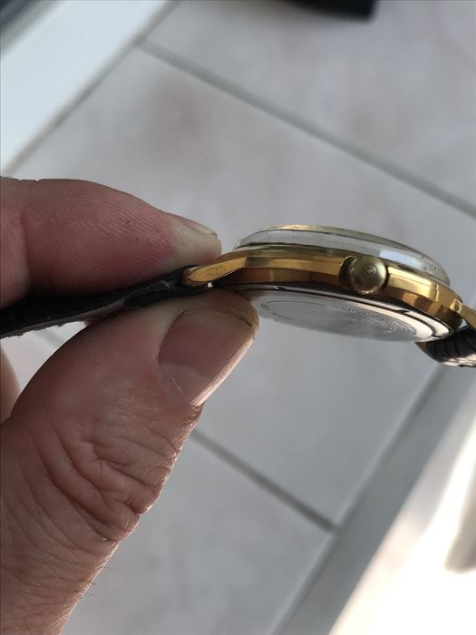 Продам позолочений наручний механічний годинник