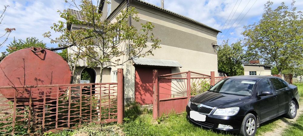 Дачний будинок з землею