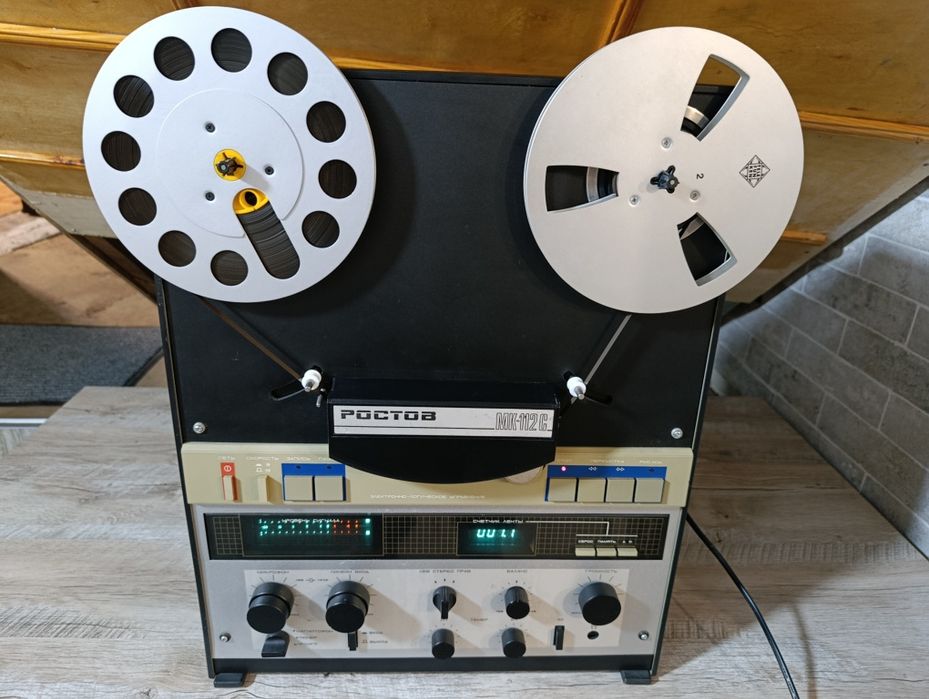 Катушечный магнитофон Ростов МК-112С (27 катушки и 710 стеклоферрит)