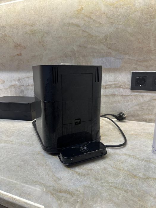 Máquina de Café Nespresso com Depósito de Leite – Excelente Estado