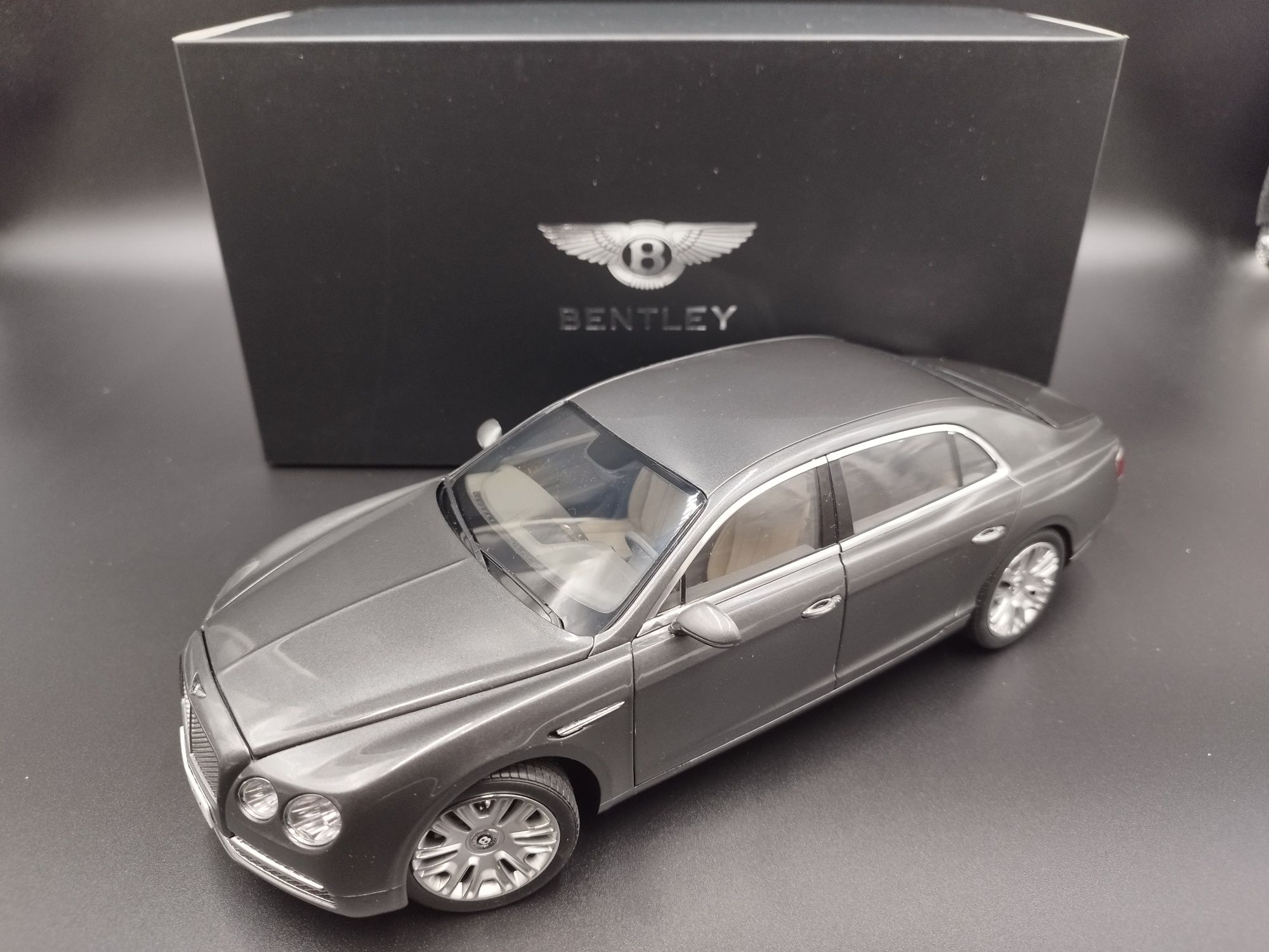 1:18 Kyosho Bentley Flying Sour W12 model