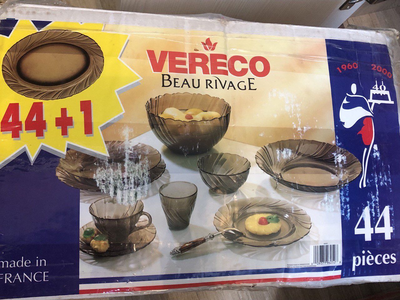 Столовий набір посуду VERECO 44