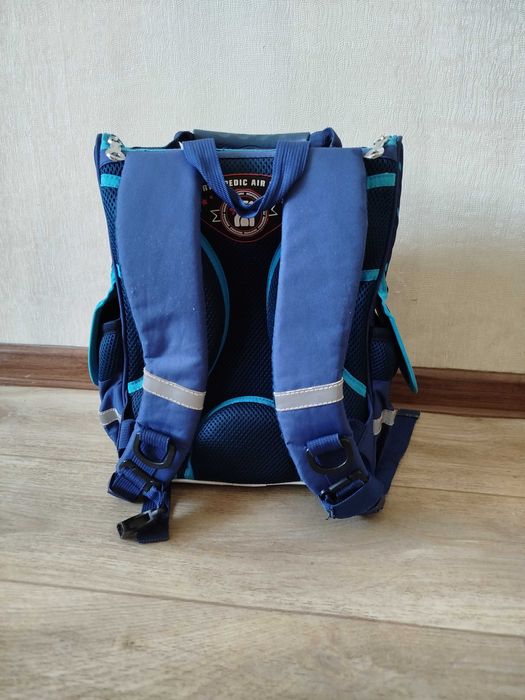 Рюкзак школьный.(портфель).