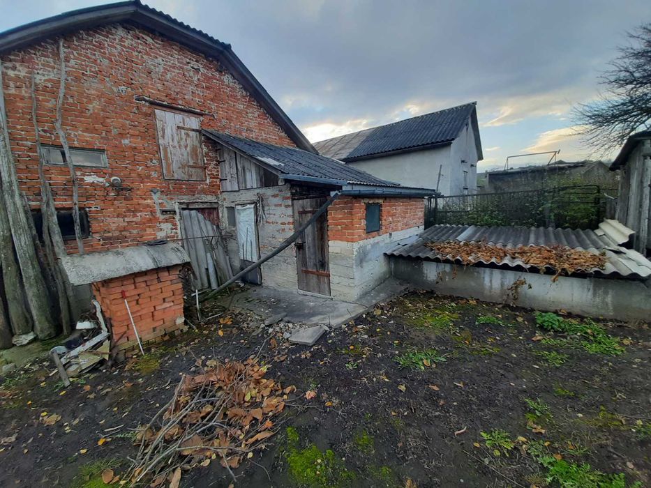 Великий цегляний будинок з гаражем та хлівом для хорошого Господаря!!!