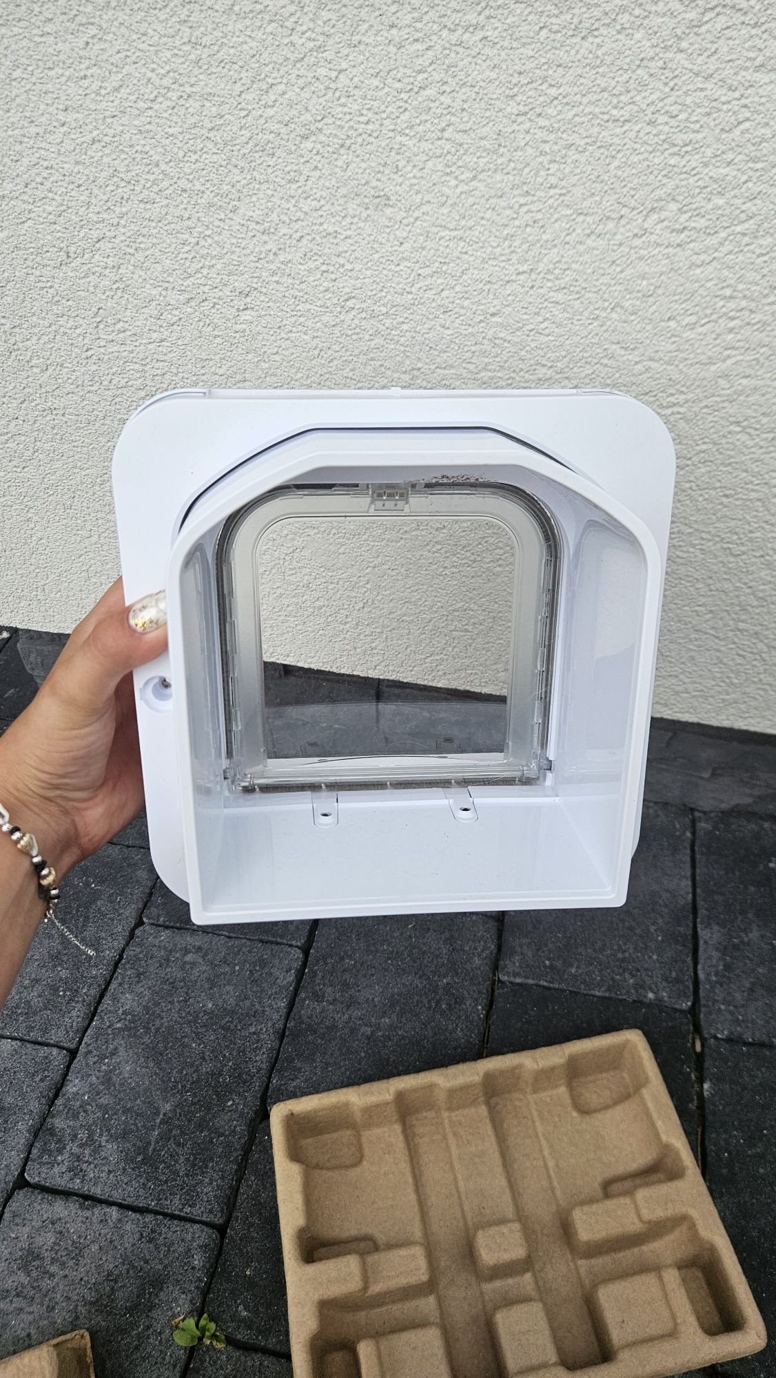 Drzwiczki dla kota z czytnikiem mikrochipów – SureFlap DualScan