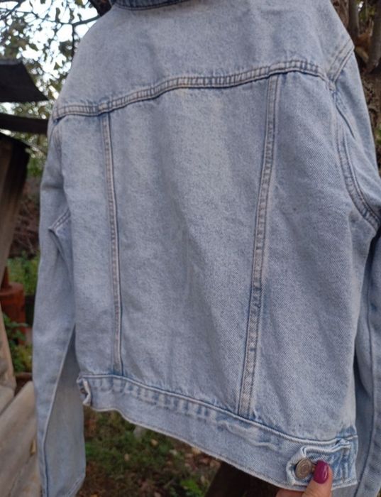 Жіноча джинсова куртка