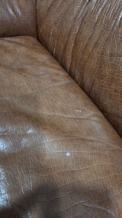 Sofá cama em pele