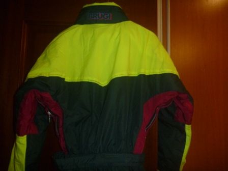 Продам лыжные комбинезоны