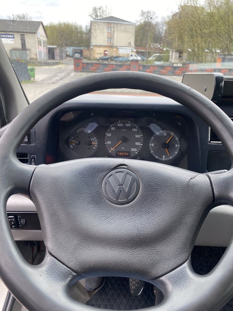 Автомобіль Volkswagen LT