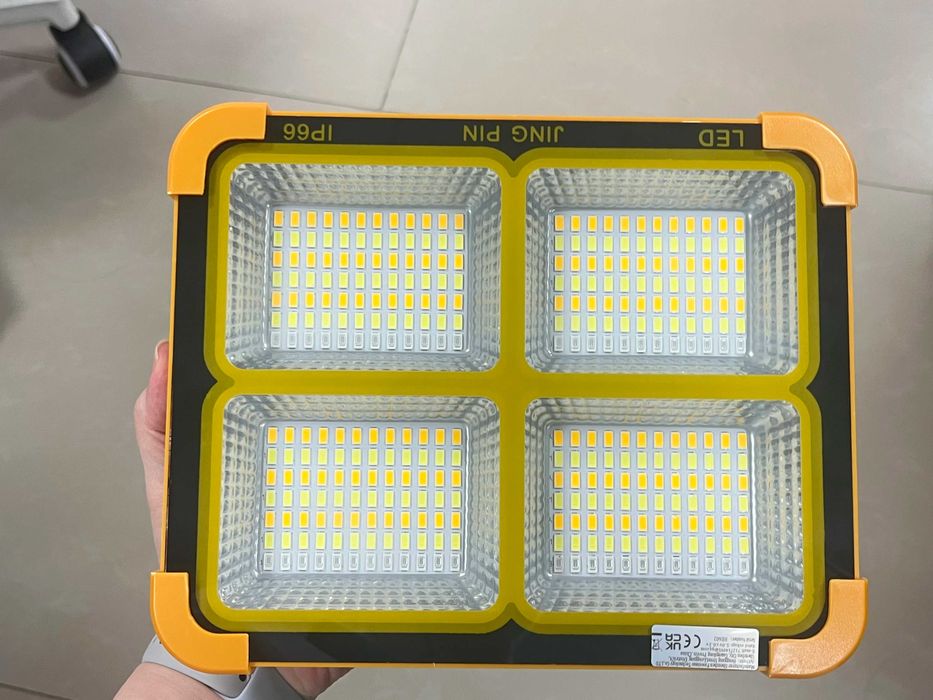 Прожектор- Power Bank світлодіодний із сонячною батареєю 12 000 мА/год