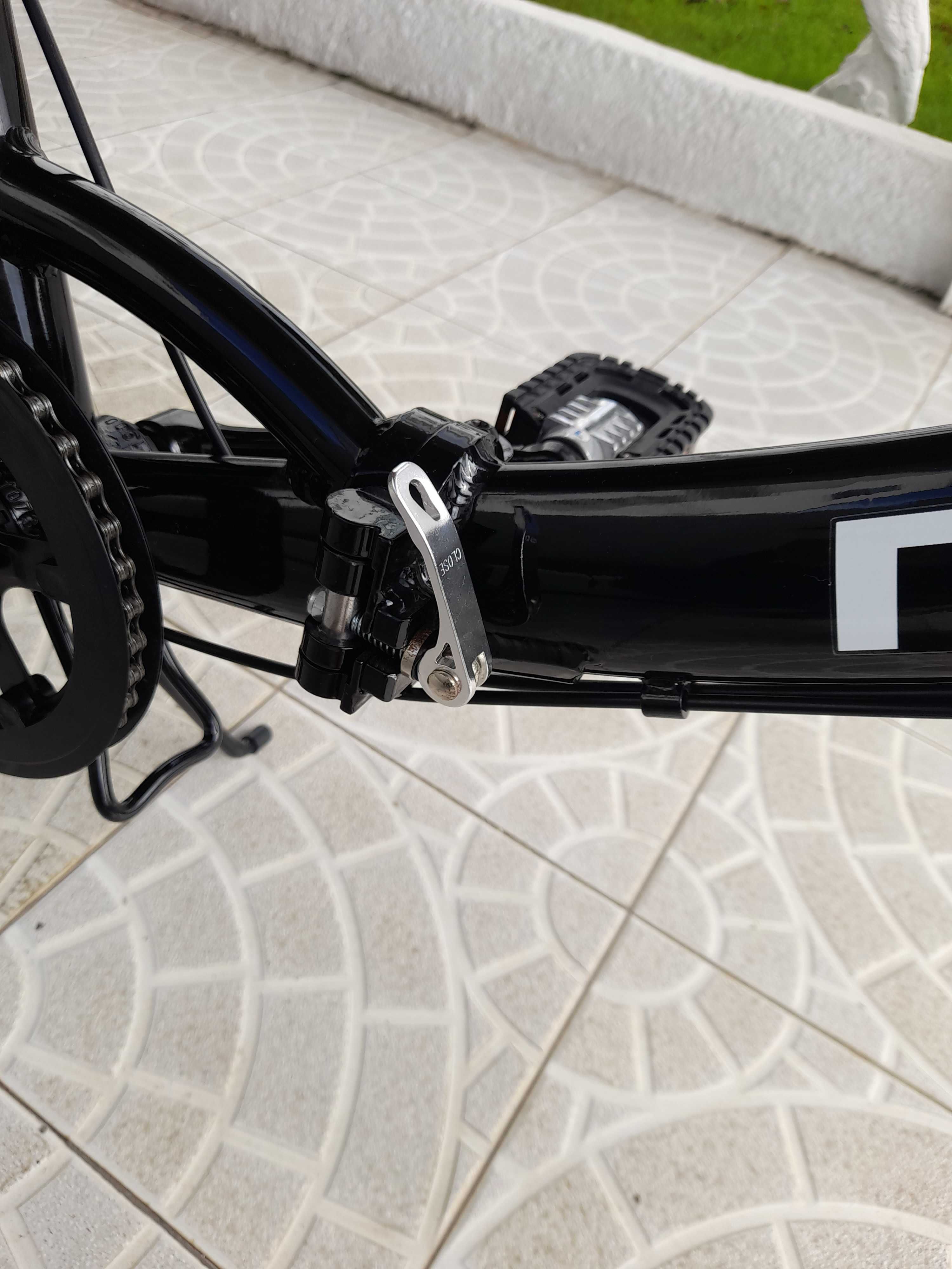 Vende – se bicicleta dobrável da marca Moma, em estado de novo,