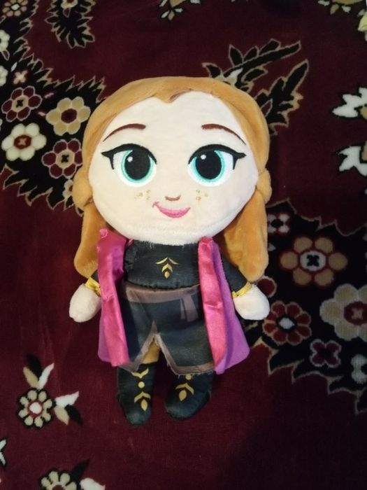 Іграшки-мягкі дитячі герої з мультфільмів.