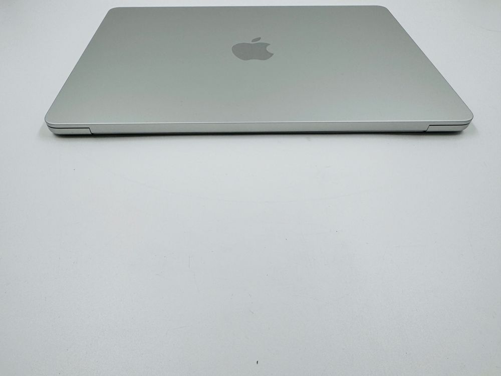 15 циклів Apple Macbook Air 13.6 2022 M2 16GB RAM 512GB SSD IL5704