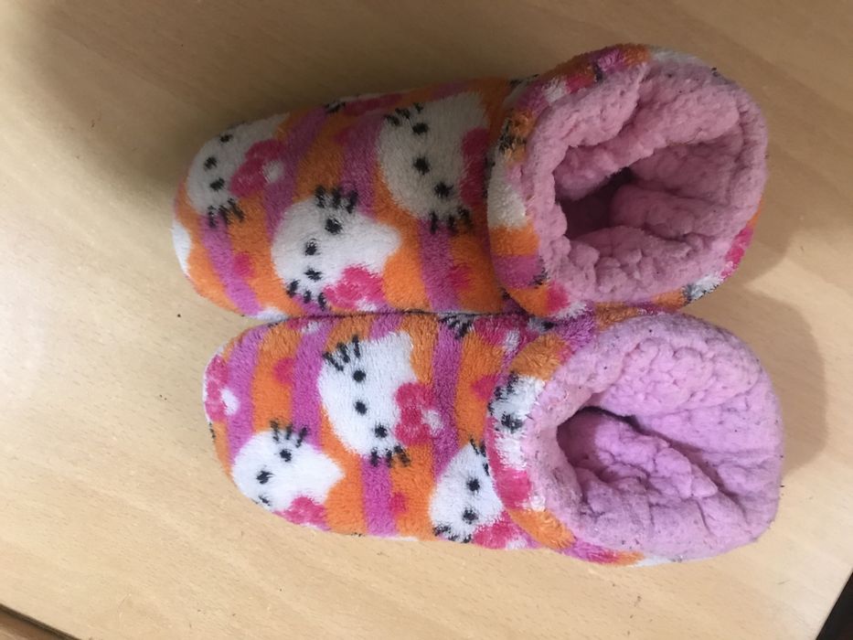 Продам тапочки для девочки